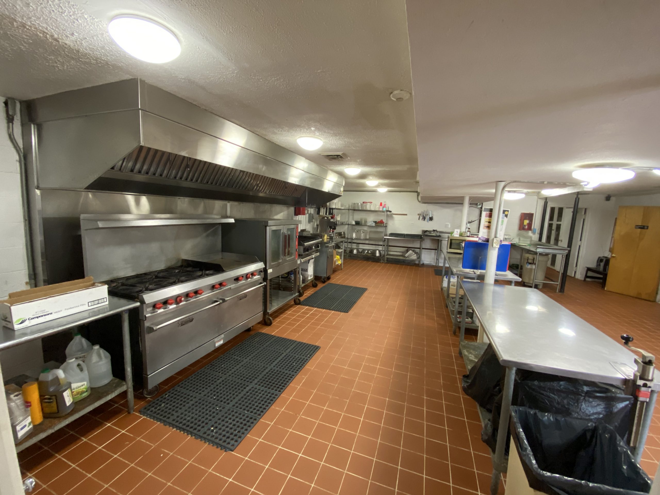 https://www.concordretreat.org/wp-content/uploads/2020/05/Lodge-kitchen-2-scaled.jpg